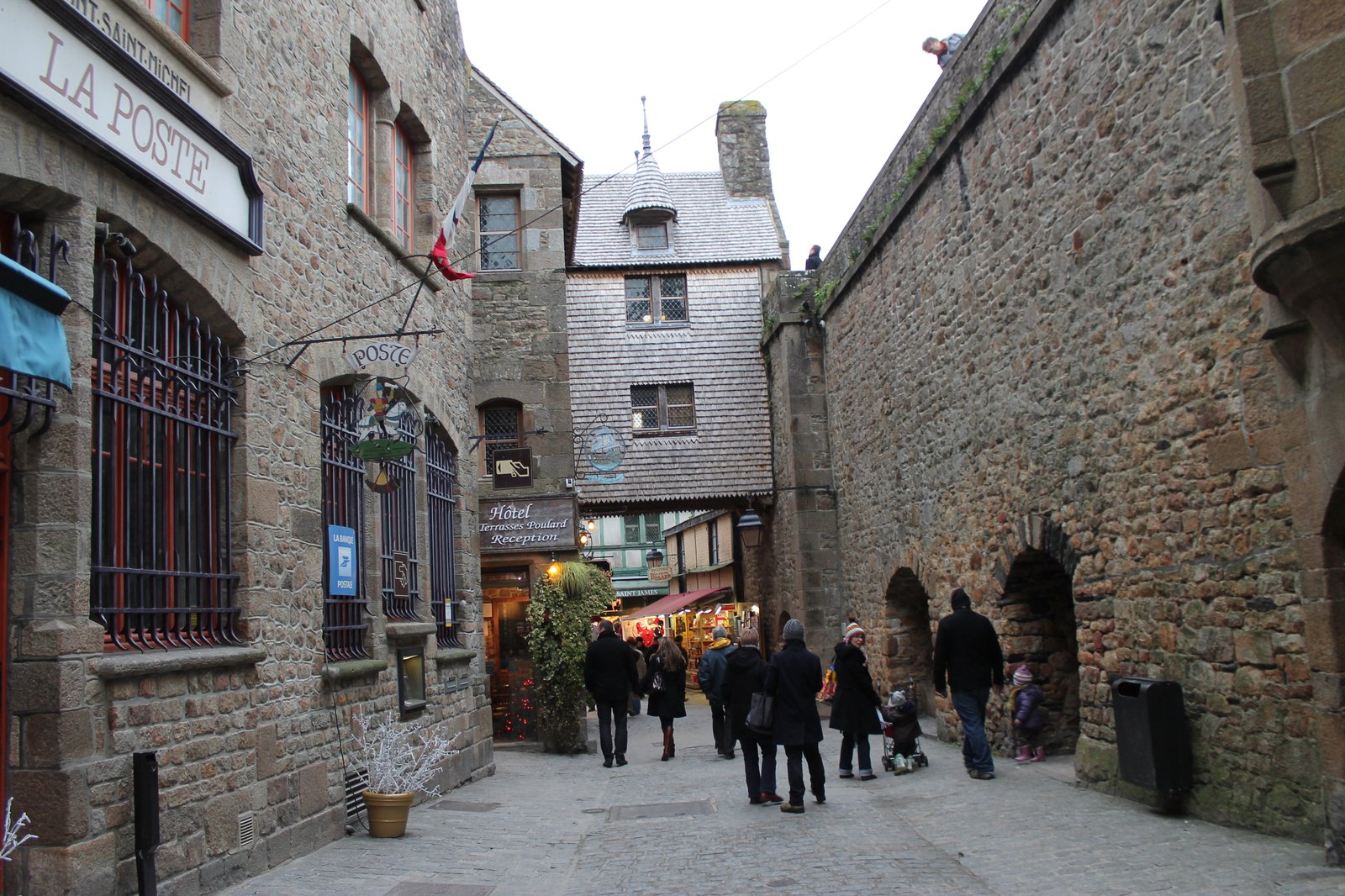 Rue principale du village du Mont-Saint-Michel