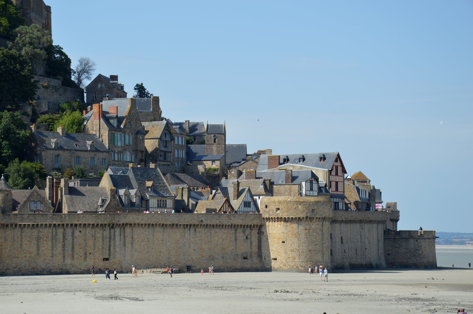 Remparts sud-est et maisons du Mont-Saint-Michel